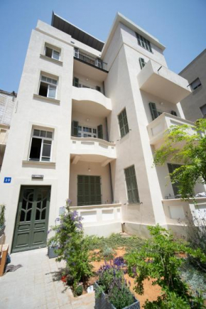 Luxury Bauhaus 1BR Montefiore